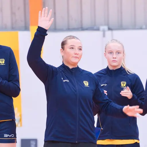 Fanny och Clara nere i Spanien med DU17-landslaget. Foto: Handboll i fokus