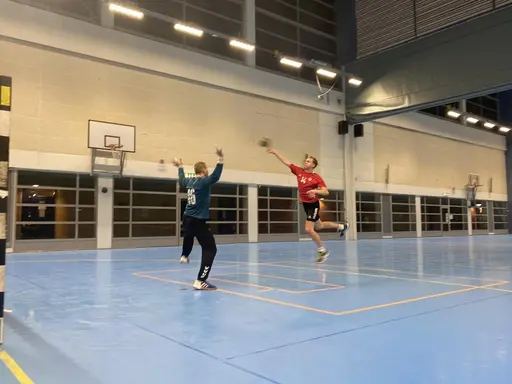 Oavgjort 28-28 efter ordinarie speltid. Förlust 30-32 efter shootout. Foto: Per Nordqvist.