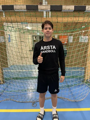 Övre raden: Amanda, Timea och Josefine i F16, samt Adam och Charlie i P16. Undre: Sebastian och Viggo, också i P16.