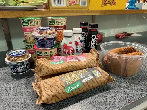 Måndag, tisdag och torsdag denna vecka har klädbutiken och caféet öppet!