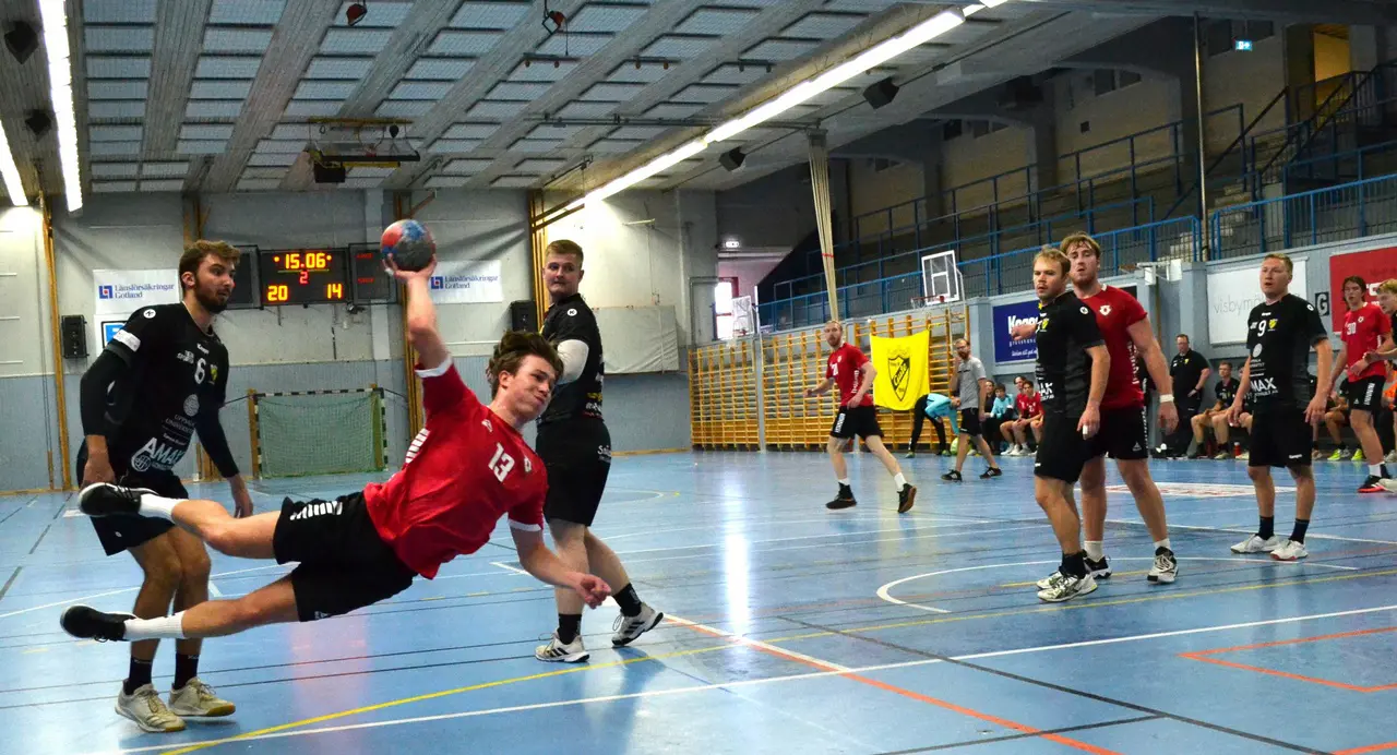 Simon Sonesson stegar förbi på H9. Foto: Per Nordqvist.