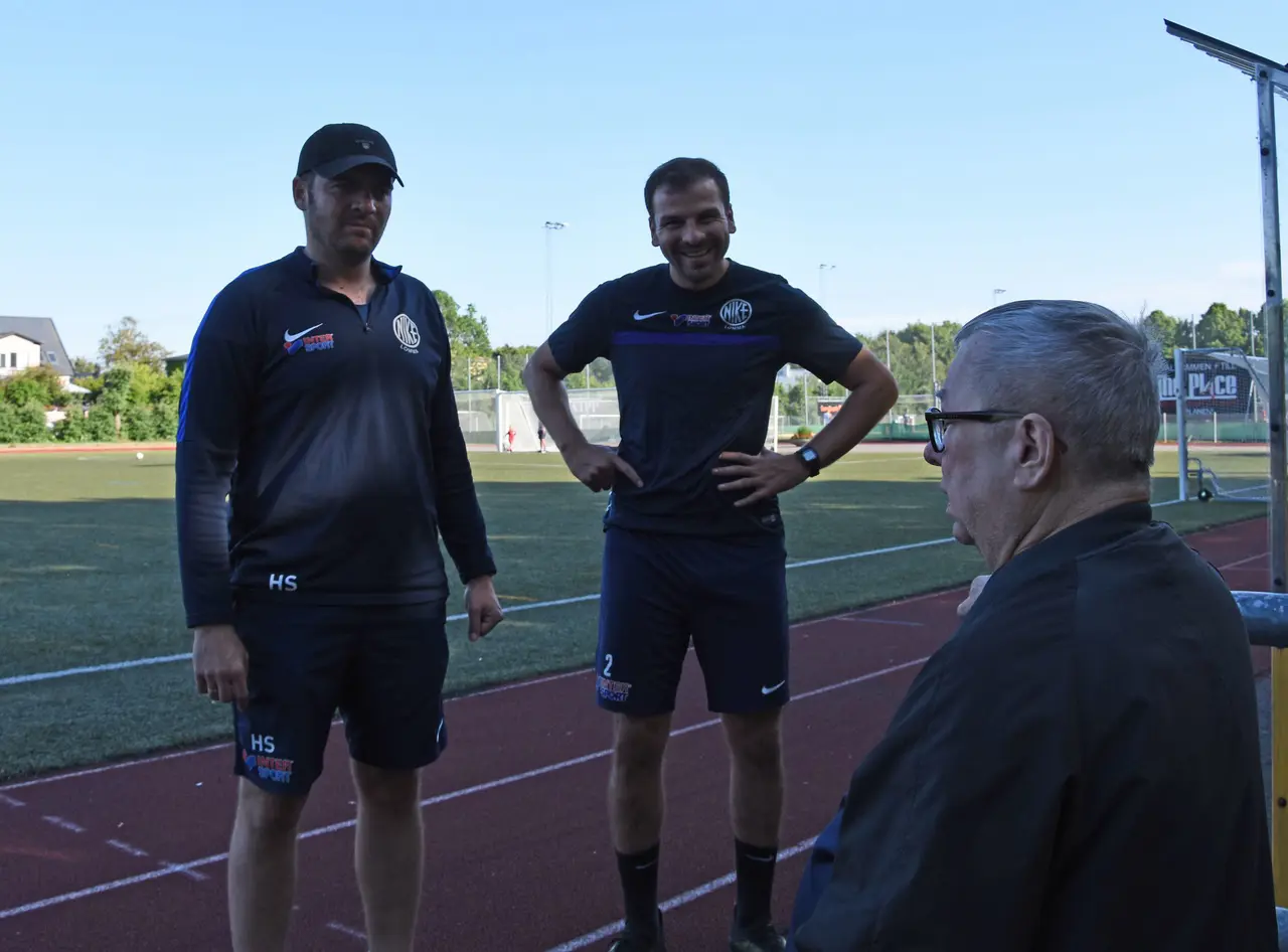 Haris S, Sebbe D & Affe samtalar lite