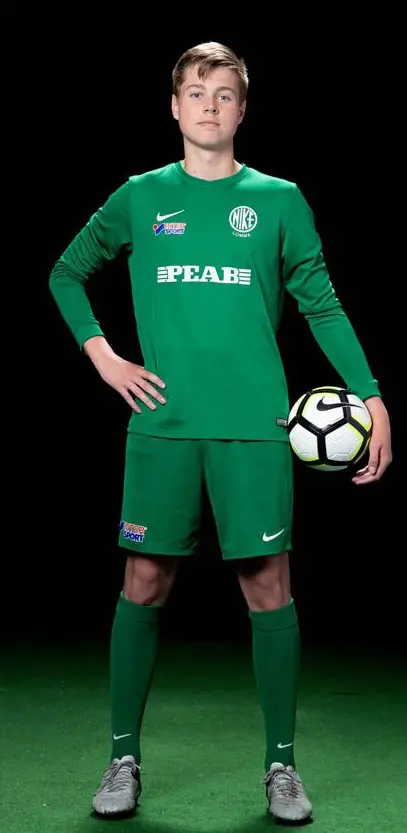 Oliver Rosenlöf gjorde en bra debut i sin första tävlingsmatch för representationslaget.