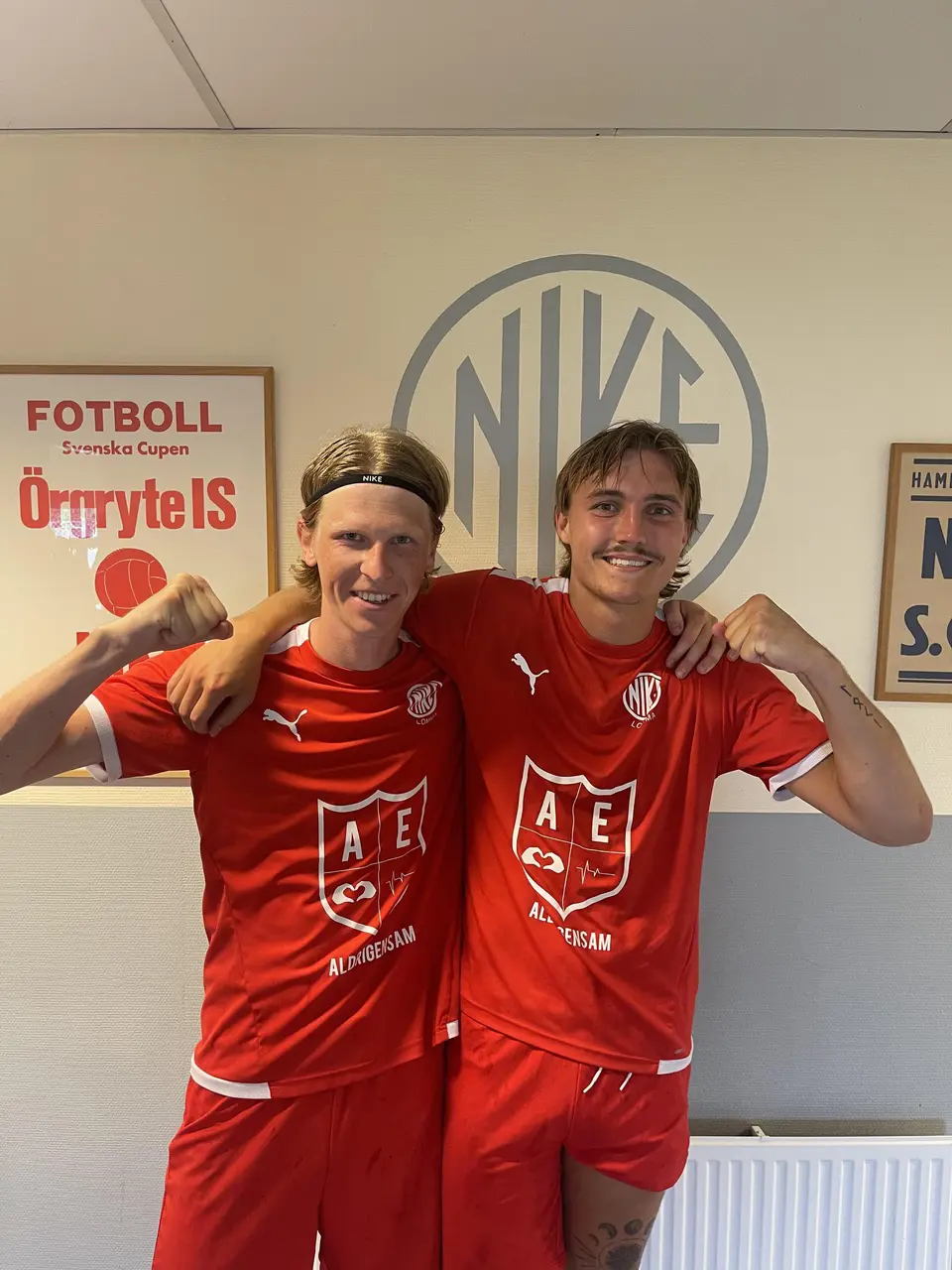 Glada målskyttarna John och Linus