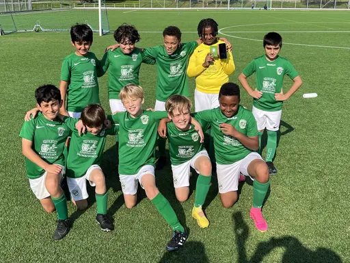 Så glad blev man efter matchen som vändes efter tränarnas brandtal under andra periodpausen