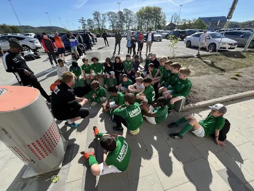 Fotboll på gräs doftar så gott!