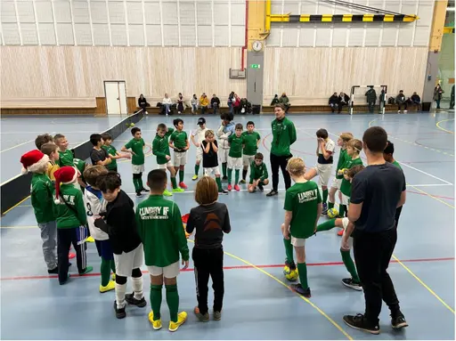 Diagon Blaze FC lyfter pokalen!