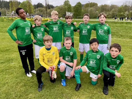 Fotboll på gräs doftar så gott!
