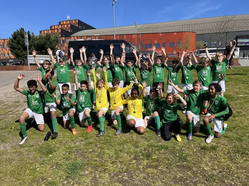 Fotboll på gräs doftar så gott!