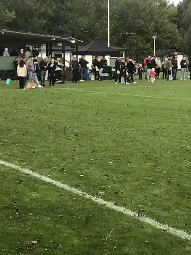 Härliga bilder från matchen och slutsignalen.