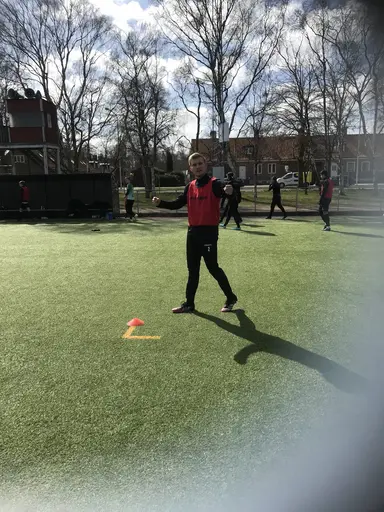 Förväntan i luften inför premiären.