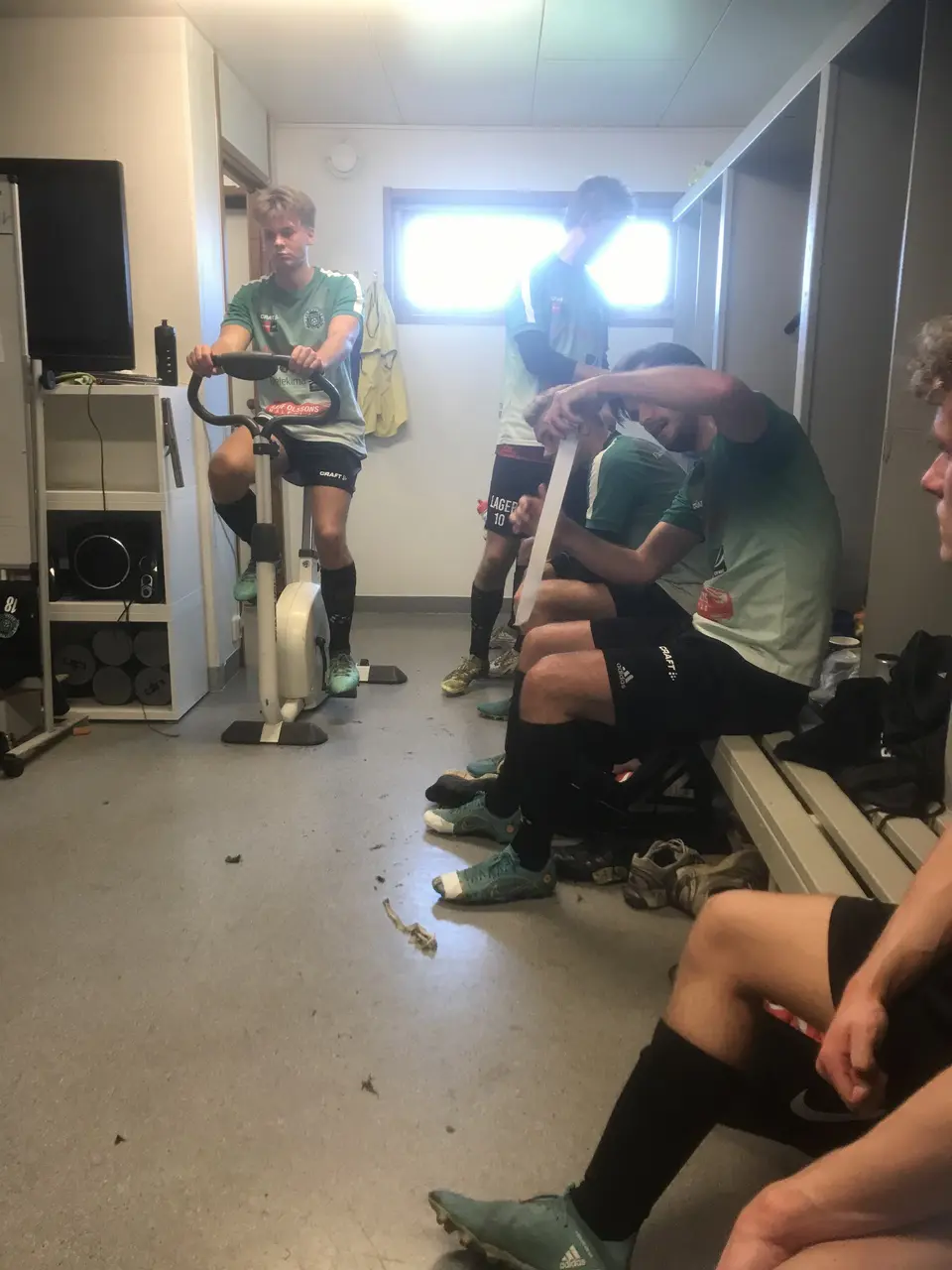 Halvtidssnack efter att ha hämtat in 0-2 till 2-2.