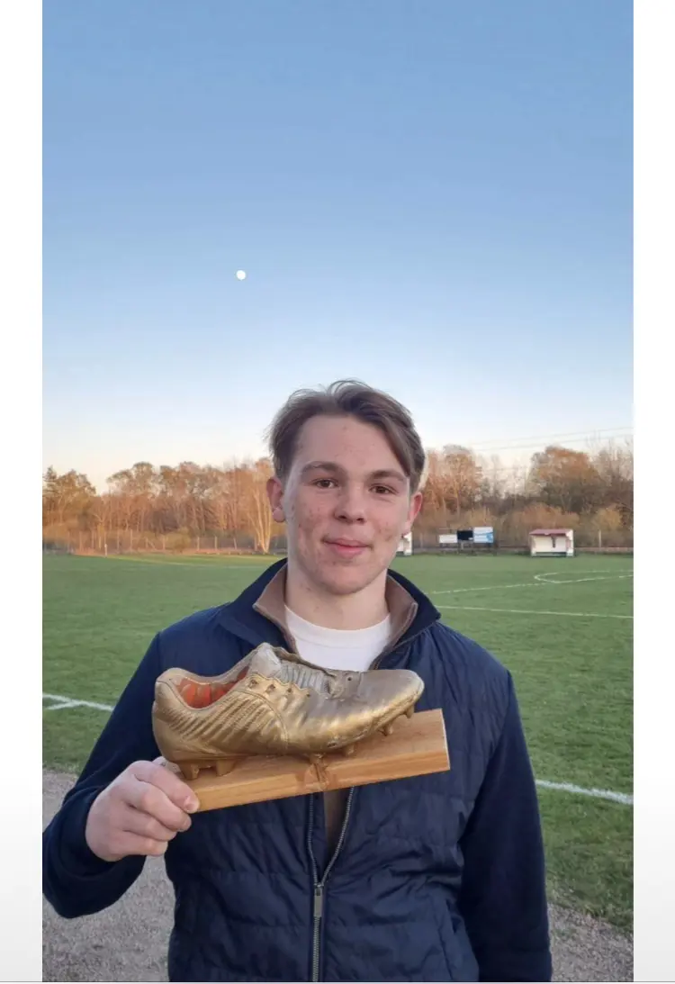 Härlig debut av Isak Henriksson i målet.