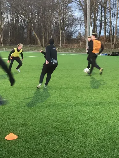 Full fart på träningen ikväll, 26 spelare och 1 bänk, vem får nöta den i år?