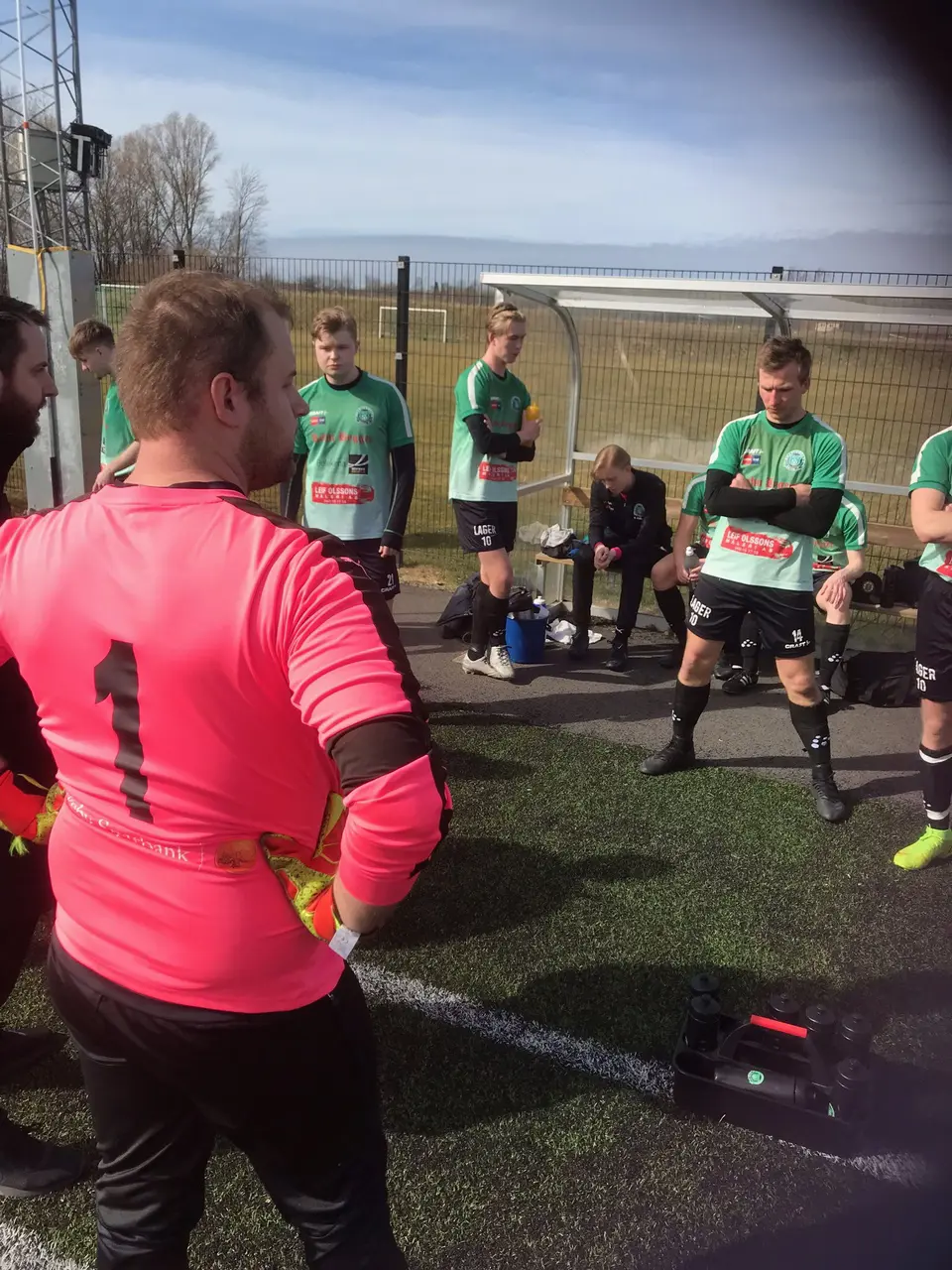 Halvtidssnack efter underläge 0-2.