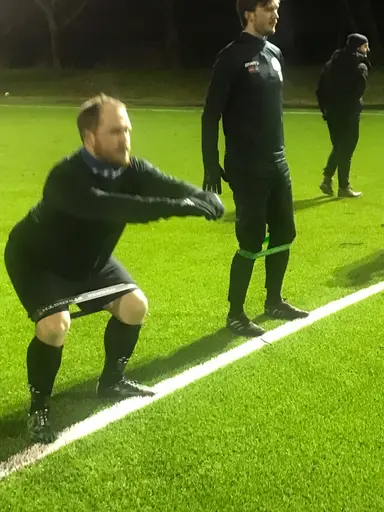 Glädje och hårt arbete i vacker harmoni under ett träningspass i Mörarp i januari.