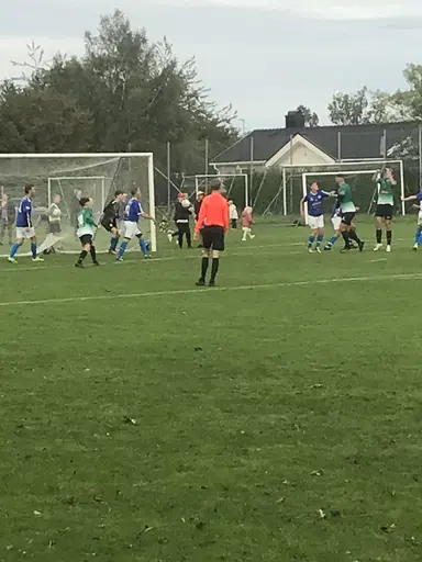 Härliga bilder från matchen och slutsignalen.