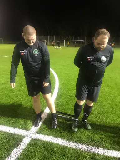 Glädje och hårt arbete i vacker harmoni under ett träningspass i Mörarp i januari.