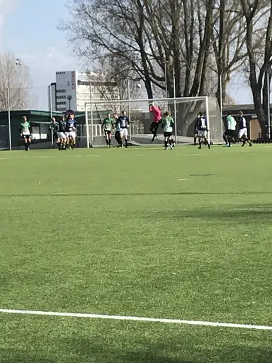 Förväntan i luften inför premiären.