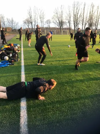 Full fart på träningen ikväll, 26 spelare och 1 bänk, vem får nöta den i år?
