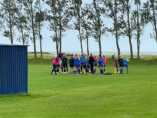 Grymt trevlig första fotbollsläger med tjejerna på "himmaplan" i Klagshamn. Bra träningsfokus blandat med roliga aktiviteter och gruppövningar.
