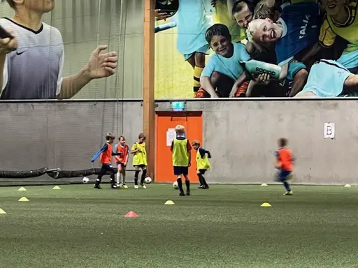 Innesäsongen är här och i och med det träningsmatcher och övningar på KunskaPorten Arena i Bunkeflostrand
