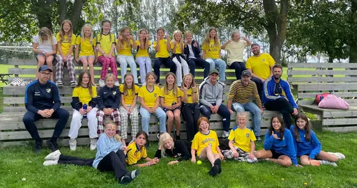 Grymt trevlig första fotbollsläger med tjejerna på "himmaplan" i Klagshamn. Bra träningsfokus blandat med roliga aktiviteter och gruppövningar.