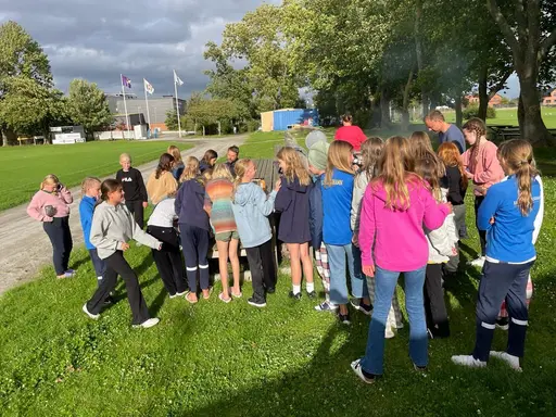 Grymt trevlig första fotbollsläger med tjejerna på "himmaplan" i Klagshamn. Bra träningsfokus blandat med roliga aktiviteter och gruppövningar.