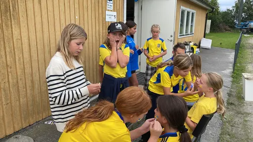 Grymt trevlig första fotbollsläger med tjejerna på "himmaplan" i Klagshamn. Bra träningsfokus blandat med roliga aktiviteter och gruppövningar.