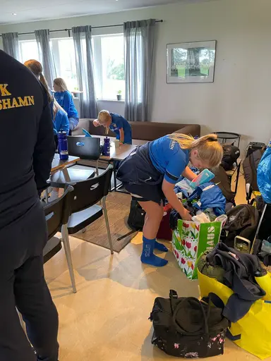 Grymt trevlig första fotbollsläger med tjejerna på "himmaplan" i Klagshamn. Bra träningsfokus blandat med roliga aktiviteter och gruppövningar.
