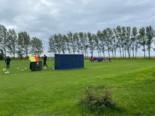Grymt trevlig första fotbollsläger med tjejerna på "himmaplan" i Klagshamn. Bra träningsfokus blandat med roliga aktiviteter och gruppövningar.