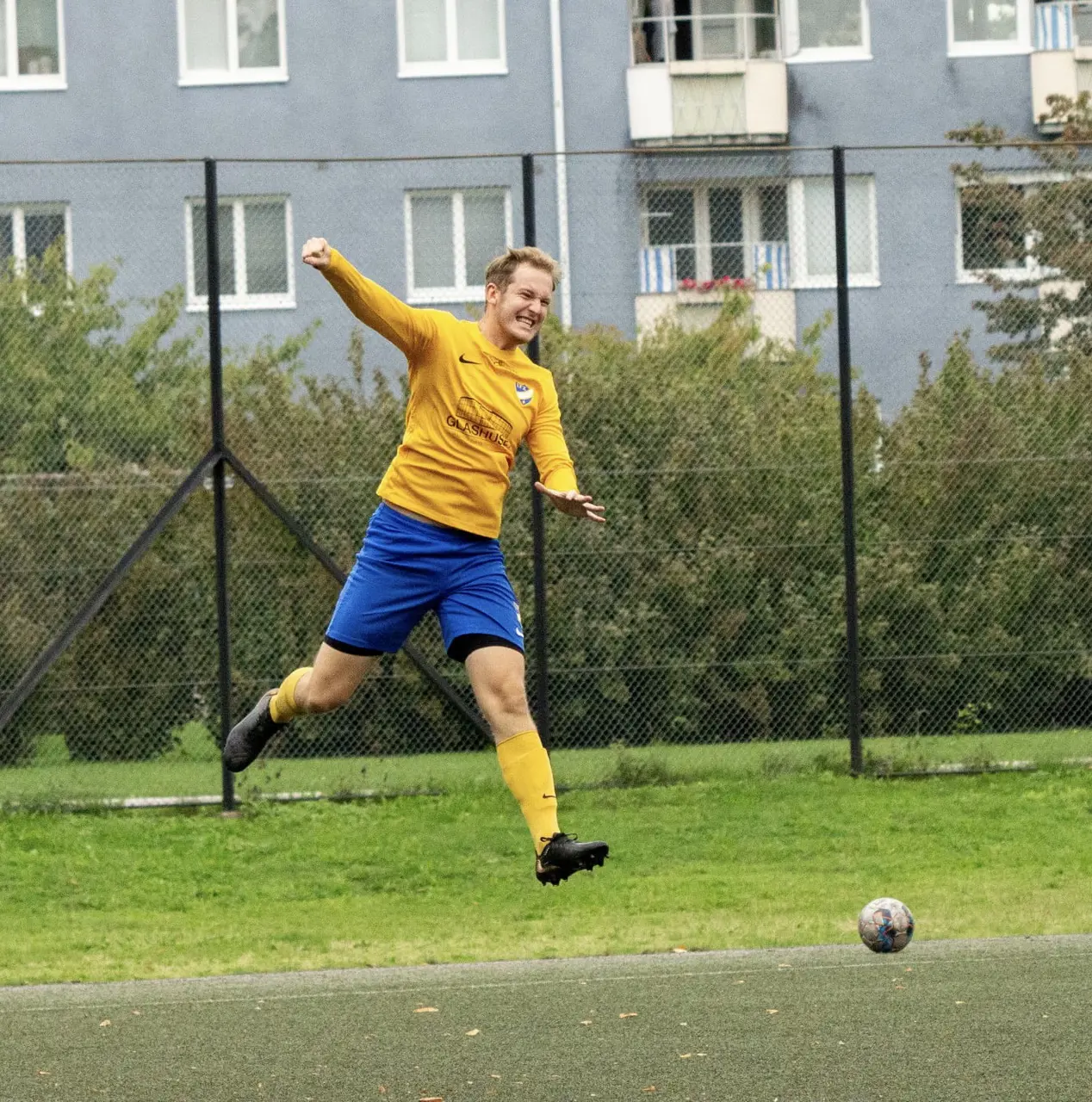 Jesper Bengtsson firar sitt andra mål för dagen.