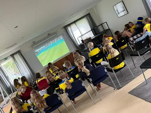 Grymt trevlig första fotbollsläger med tjejerna på "himmaplan" i Klagshamn. Bra träningsfokus blandat med roliga aktiviteter och gruppövningar.