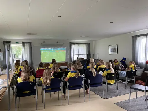Grymt trevlig första fotbollsläger med tjejerna på "himmaplan" i Klagshamn. Bra träningsfokus blandat med roliga aktiviteter och gruppövningar.