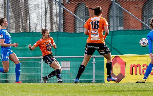 Just så - Tabby gör mål på Arenan i april