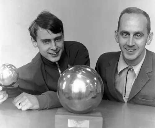 Jerry tillsammans med Bill Johansson som fick den första Talangbollen 1966.