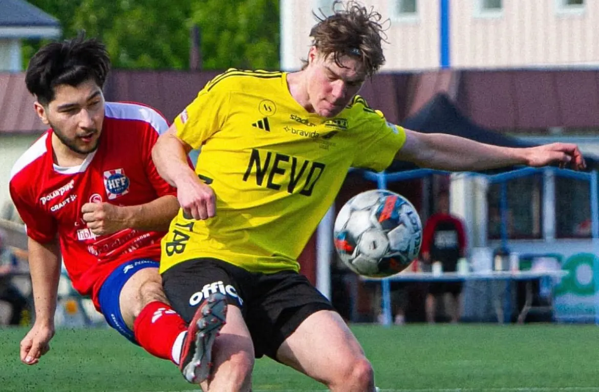 Henke Berlin återfinns i startelvan vid omstarten. Bild: @fotboll_och_foto