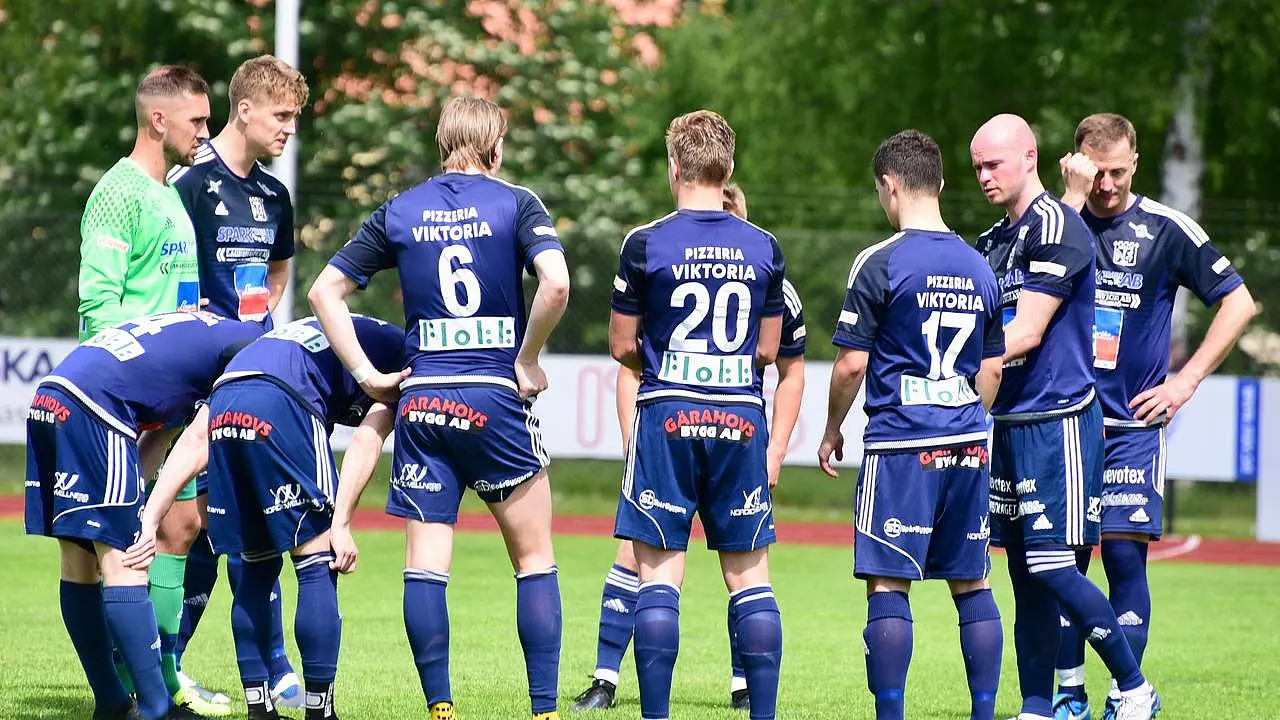 Laget snackar ihop sig vid en tidigare match - nu behövs det förnyad energi efter två tunga förluster.