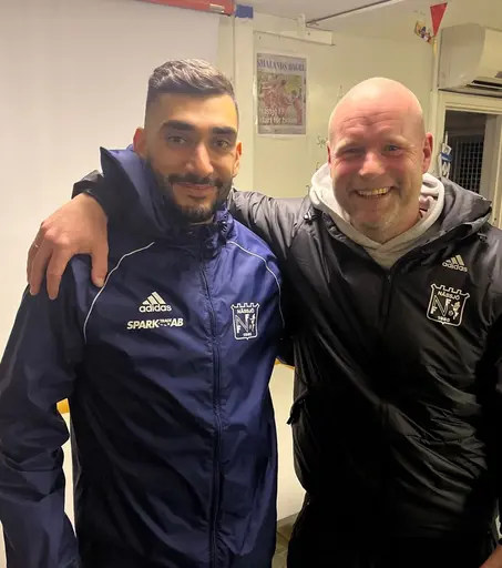 Rebaz Muhammed, här bredvid tränare Kjetil, samt unge Albin Bromander väljer Nässjö FF 2023