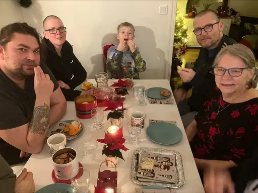 TREVLIGT JULFIKA! GOD JUL OCH GOTT NYTT ÅR ALLIHOP!