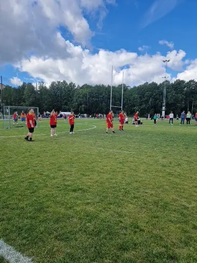 Bilder från Eken cup 2024. Bild 1 Uppvärmning tillsammans med Ösmo, bild 2 Matchen är igång, bild 3 Våra glada spelare, bild 4 Prisutdelning Tyresö och Ösmo tillsammans.