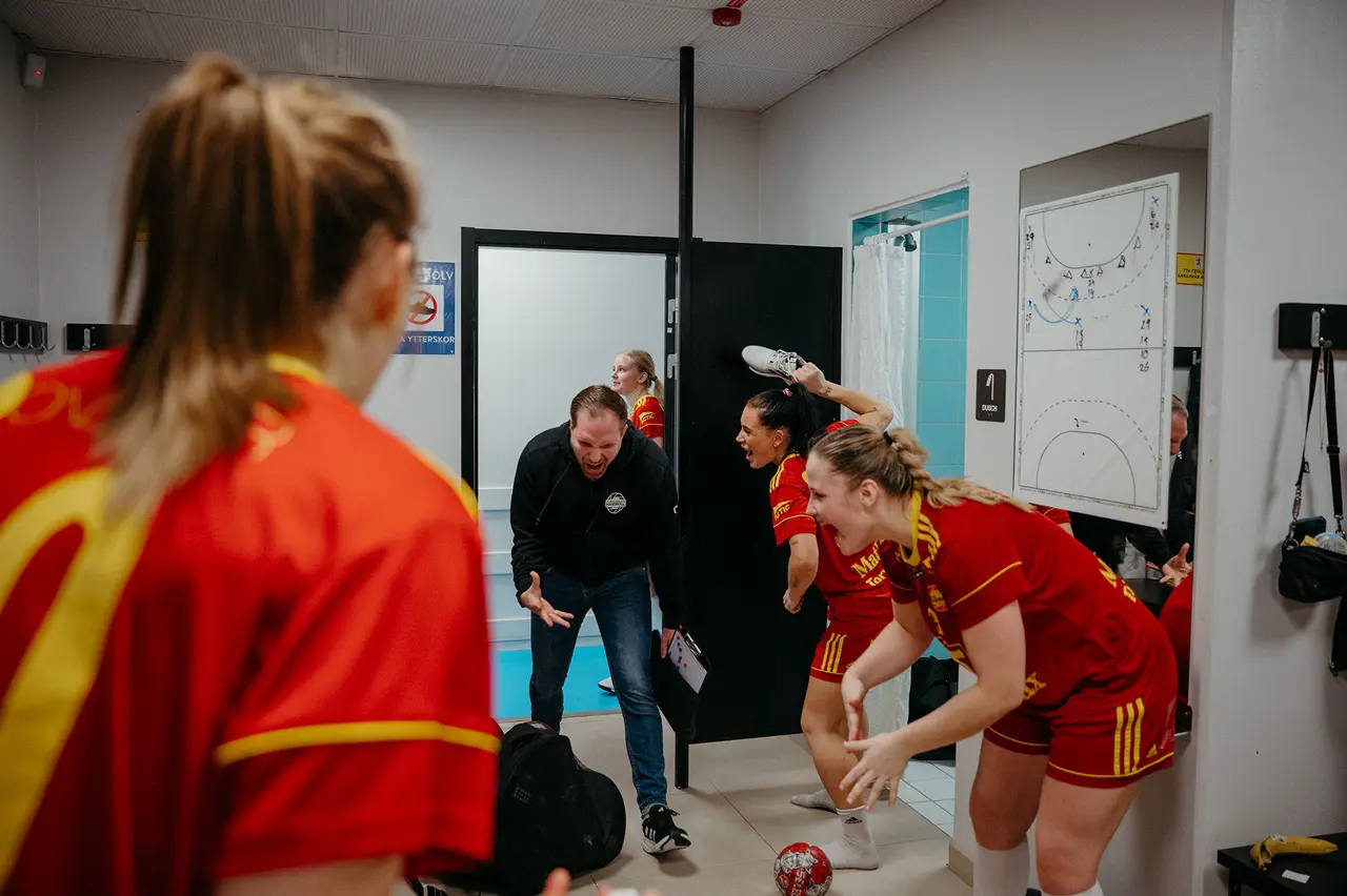 Glad headcoach efter segern i sin barndomsstad :-)