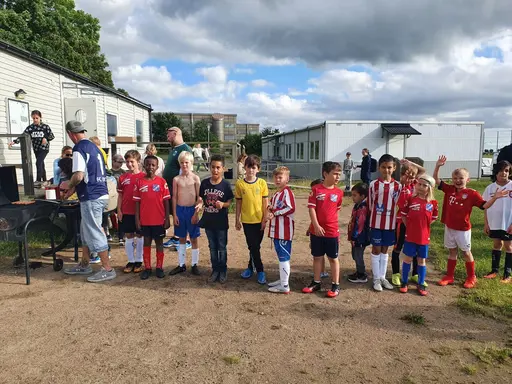 Bilder från vår sommaravslutning 22/6 när vi spelade match mellan ledare och barn, fotbollslekar och korvgrillning vid klubbstugan.
