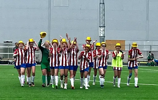 Glädjen var stor och guldhattarna flög upp i luften!