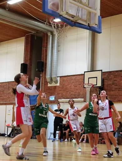 Supertjejerna besegrar Södertälje i semifinalen i Stockholmscupen (Nivå 1)