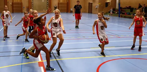 Supertjejerna i farten mot F09 (klicka på bilderna för större)!