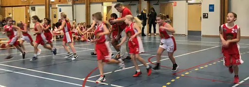 Supertjejerna i full fart!