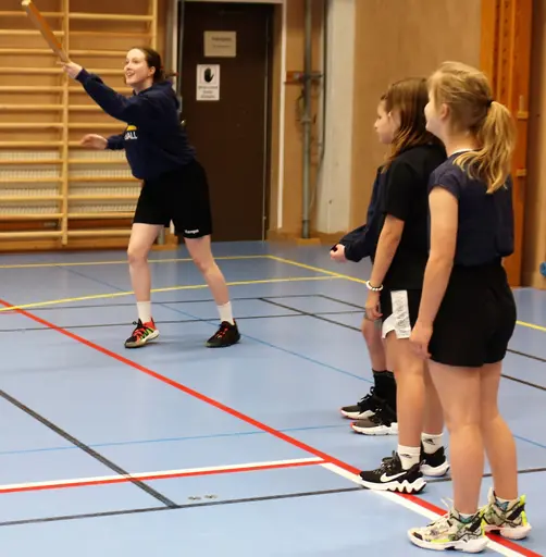 Träningen efter Skövde ägnade vi bla åt Brännboll (Nellie fick bara köra med vänster hand)