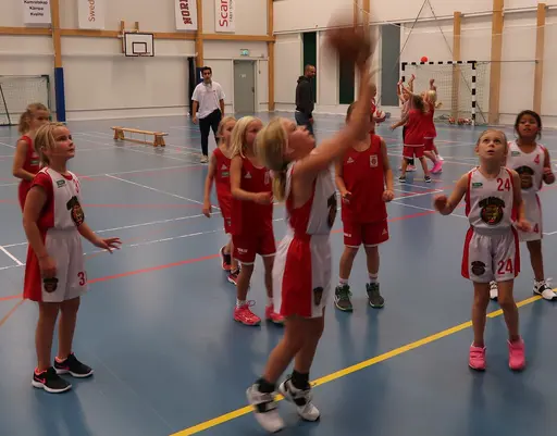 F10-Supertjejerna i full fart! (klicka på bilderna för större)
