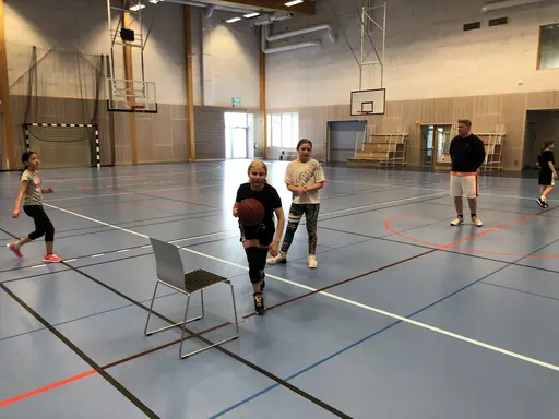 För att aktivera supertjejerna lite i påskhelgen körde vi en speciell Påsklovsträning